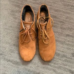 Brown Toms boots size 7